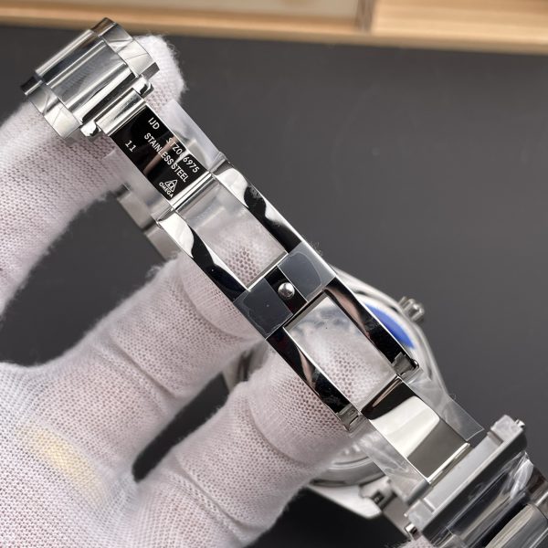 VS Factory Omega Seamaster Aqua Terra 150M 41mm White Dial Orange Accents (220.10.41.21.02.001) — detail view 8