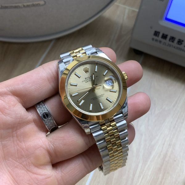 VS Factory Rolex Datejust 41mm Two-Tone Yellow Gold Champagne Dial Smooth Bezel Jubilee Bracelet (126303) — detail view 4
