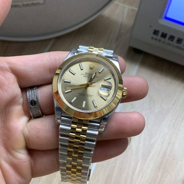 VS Factory Rolex Datejust 41mm Two-Tone Yellow Gold Champagne Dial Smooth Bezel Jubilee Bracelet (126303) — detail view 2