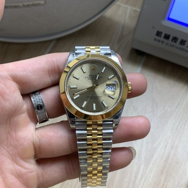 VS Factory Rolex Datejust 41mm Two-Tone Yellow Gold Champagne Dial Smooth Bezel Jubilee Bracelet (126303) — detail view 1