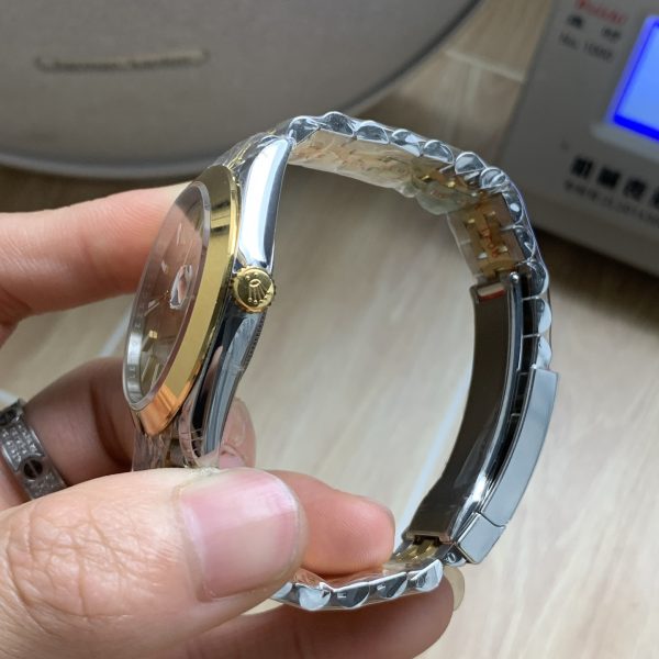VS Factory Rolex Datejust 41mm Two-Tone Yellow Gold Champagne Dial Smooth Bezel Jubilee Bracelet (126303) — detail view 6