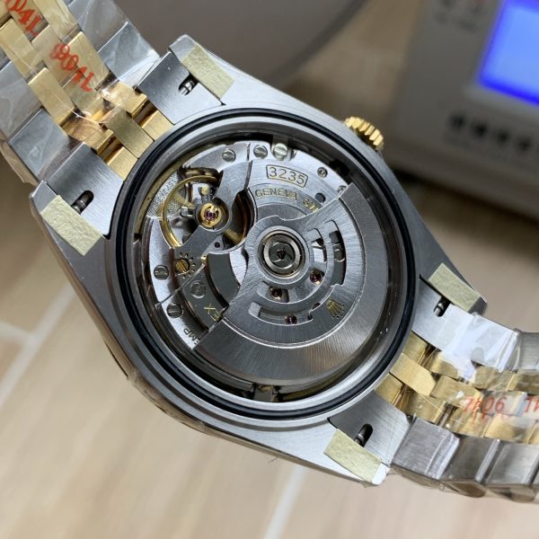 VS Factory Rolex Datejust 41mm Two-Tone Yellow Gold Champagne Dial Smooth Bezel Jubilee Bracelet (126303) — detail view 8