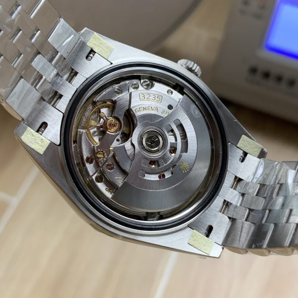 VS Factory Rolex Datejust 41mm Slate Grey”Wimbledon” Dial Smooth Bezel Jubilee Bracelet (126300) — detail view 5