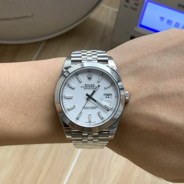 VS Factory Rolex Datejust 41mm Pure White Dial Smooth Bezel Jubilee Bracelet (126300) — detail view 2