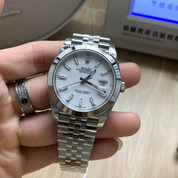 VS Factory Rolex Datejust 41mm Pure White Dial Smooth Bezel Jubilee Bracelet (126300) — detail view 3