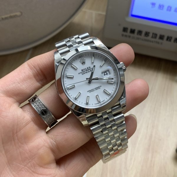 VS Factory Rolex Datejust 41mm Pure White Dial Smooth Bezel Jubilee Bracelet (126300) — detail view 4
