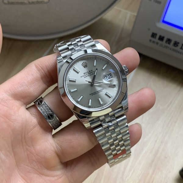 VS Factory Rolex Datejust 41mm Silver Sunburst Dial Smooth Bezel Jubilee Bracelet (126300) — detail view 3