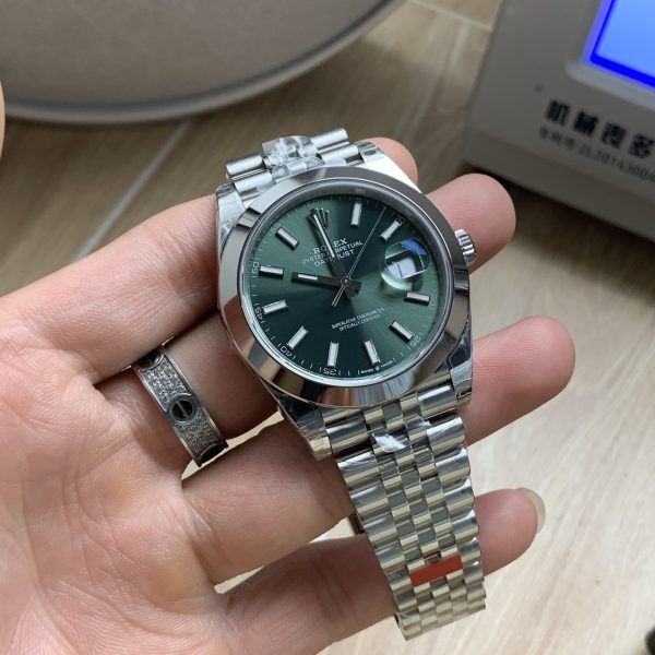 VS Factory Rolex Datejust 41mm Mint Green Sunburst Dial Smooth Bezel Jubilee Bracelet (126300) — detail view 3