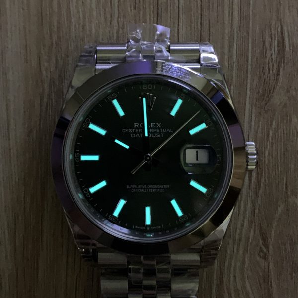 VS Factory Rolex Datejust 41mm Mint Green Sunburst Dial Smooth Bezel Jubilee Bracelet (126300) — detail view 5