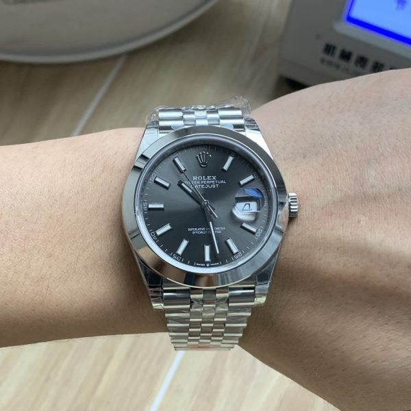 VS Factory Rolex Datejust 41mm Sunburst Slate Grey Dial Smooth Bezel Jubilee Bracelet (126300) — detail view 4