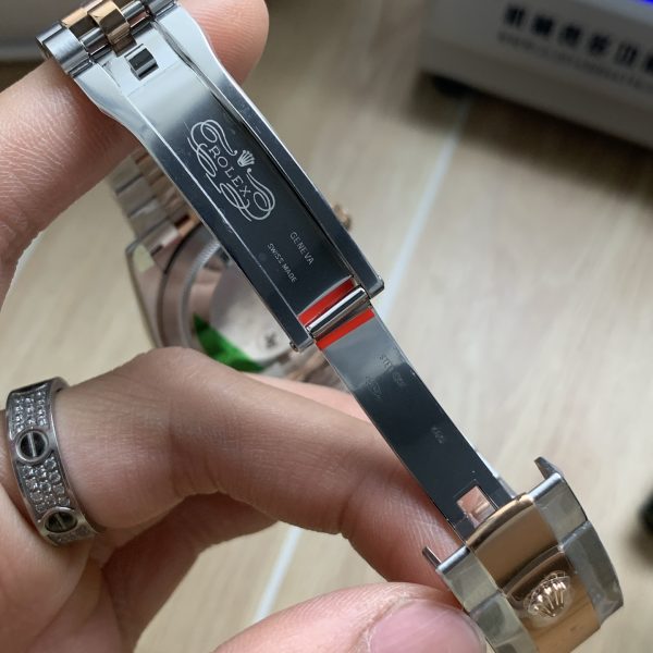VS Factory Rolex Datejust 41mm Two-Tone Rose Gold Silver Fluted Motif Dial Jubilee Bracelet (126331) — detail view 6