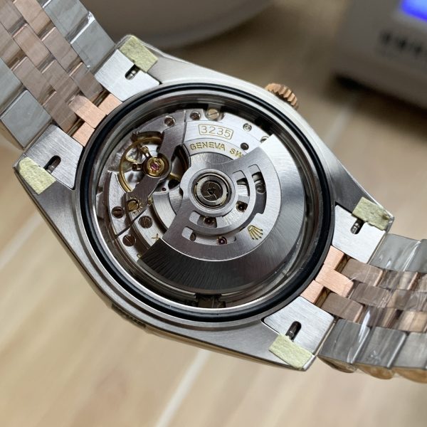 VS Factory Rolex Datejust 41mm Two-Tone Rose Gold Silver Fluted Motif Dial Jubilee Bracelet (126331) — detail view 7