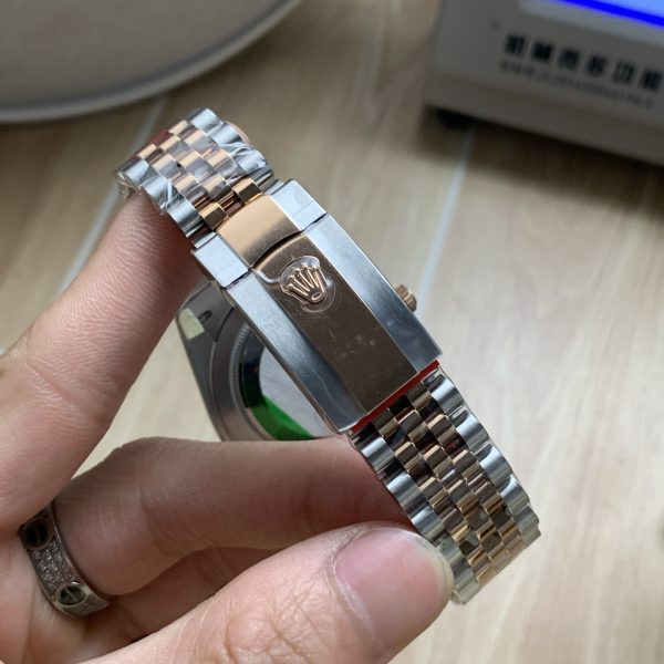 VS Factory Rolex Datejust 41mm Two-Tone Rose Gold Chocolate Dial Jubilee Bracelet (126331) — detail view 5