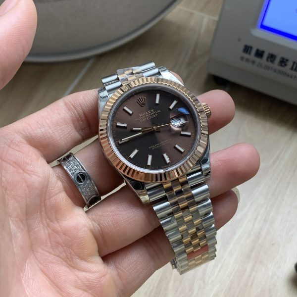 VS Factory Rolex Datejust 41mm Two-Tone Rose Gold Chocolate Dial Jubilee Bracelet (126331) — detail view 4