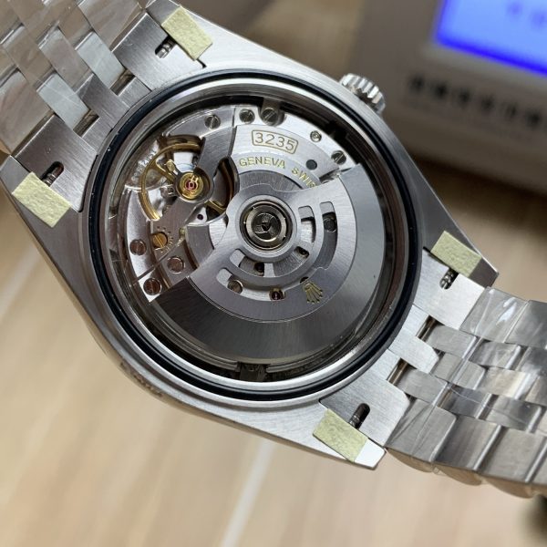 VS Factory Rolex Datejust 41mm Pure White Dial Fluted Bezel Jubilee Bracelet (126334) — detail view 6