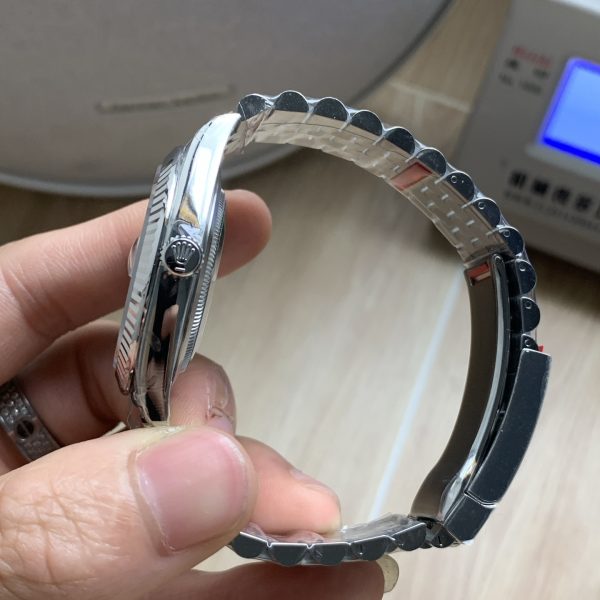 VS Factory Rolex Datejust 41mm Pure White Dial Fluted Bezel Jubilee Bracelet (126334) — detail view 5