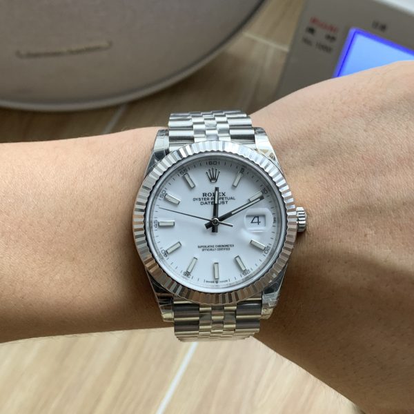 VS Factory Rolex Datejust 41mm Pure White Dial Fluted Bezel Jubilee Bracelet (126334) — detail view 4