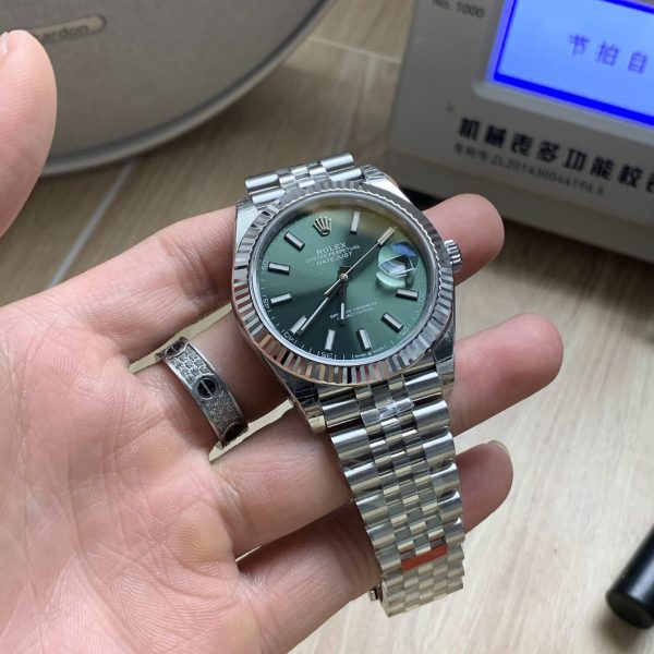 VS Factory Rolex Datejust 41mm Mint Green Sunburst Dial Fluted Bezel Jubilee Bracelet (126334) — detail view 3