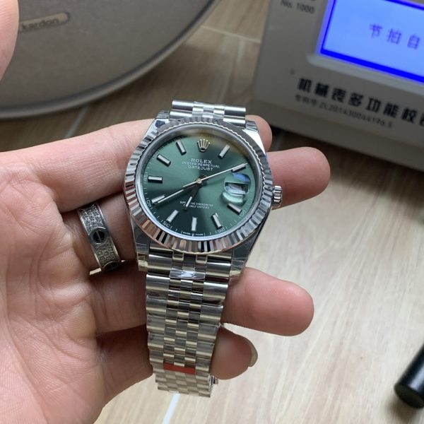 VS Factory Rolex Datejust 41mm Mint Green Sunburst Dial Fluted Bezel Jubilee Bracelet (126334) — detail view 2