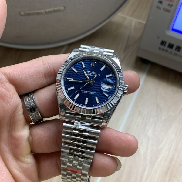VS Factory Rolex Datejust 41mm Blue Fluted Motif Dial Fluted Bezel Jubilee Bracelet (126334) — detail view 2