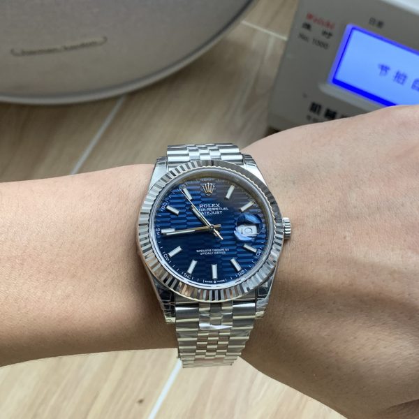 VS Factory Rolex Datejust 41mm Blue Fluted Motif Dial Fluted Bezel Jubilee Bracelet (126334) — detail view 3