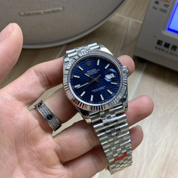 VS Factory Rolex Datejust 41mm Blue Fluted Motif Dial Fluted Bezel Jubilee Bracelet (126334) — detail view 4