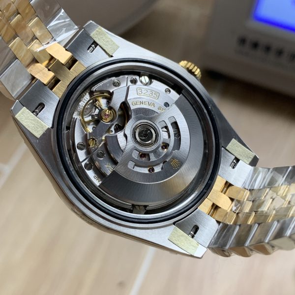 VS Factory Rolex Datejust 41mm Two-Tone Yellow Gold Black Dial Jubilee Bracelet (126333) — detail view 5