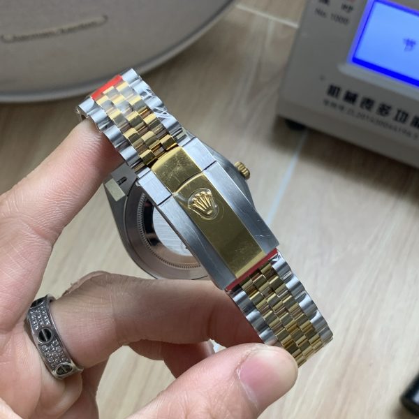 VS Factory Rolex Datejust 41mm Two-Tone Yellow Gold Black Dial Jubilee Bracelet (126333) — detail view 6