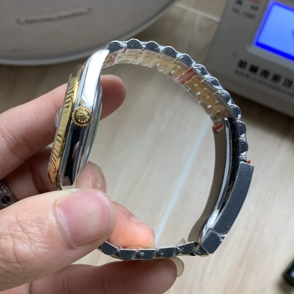 VS Factory Rolex Datejust 41mm Two-Tone Yellow Gold Black Dial Jubilee Bracelet (126333) — detail view 8