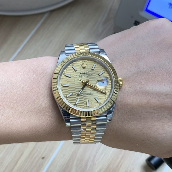 VS Factory Rolex Datejust 41mm Two-Tone Yellow Gold Fluted Motif Dial Jubilee Bracelet (126333) — detail view 4
