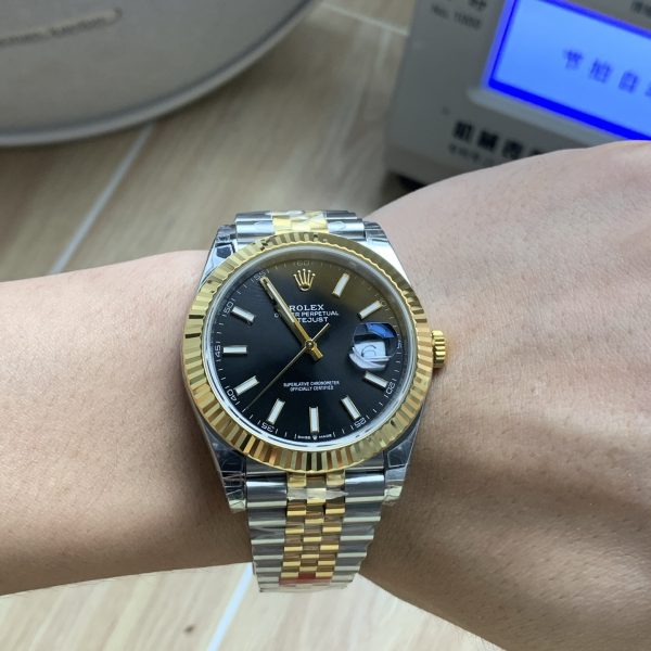 VS Factory Rolex Datejust 41mm Two-Tone Yellow Gold Black Dial Jubilee Bracelet (126333) — detail view 3