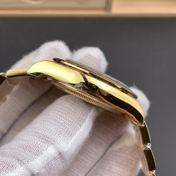 VS Factory Rolex Cosmograph Daytona 40mm Champagne Dial Yellow Gold (126508) — detail view 7