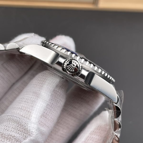 VS Factory Rolex GMT-Master II “Batgirl” Black/Blue Ceramic Bezel Jubilee Bracelet (m126710blnr-0002) — detail view 5