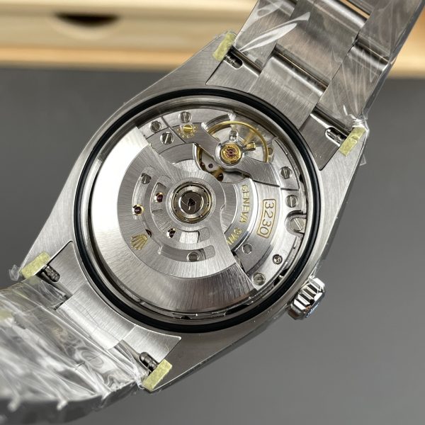 VS Factory Rolex Oyster Perpetual 36mm “Rolex Green” Lacquer Dial Smooth Bezel Oyster Bracelet (126000) — detail view 9