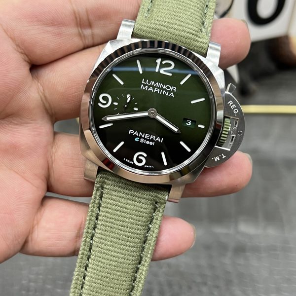 VS Factory Panerai Luminor Marina 44mm “Verde Smeraldo”Emerald Green Vertical Gradient Sandwich Dial… — detail view 2