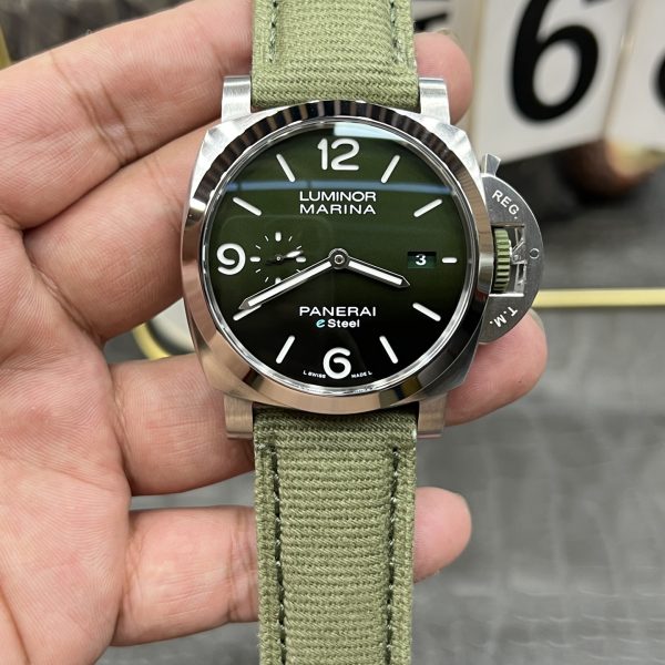 VS Factory Panerai Luminor Marina 44mm “Verde Smeraldo”Emerald Green Vertical Gradient Sandwich Dial… — detail view 1