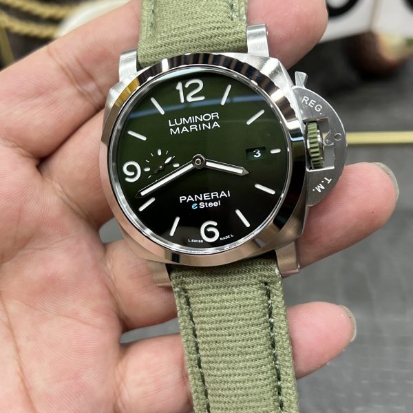 VS Factory Panerai Luminor Marina 44mm “Verde Smeraldo”Emerald Green Vertical Gradient Sandwich Dial… — detail view 3