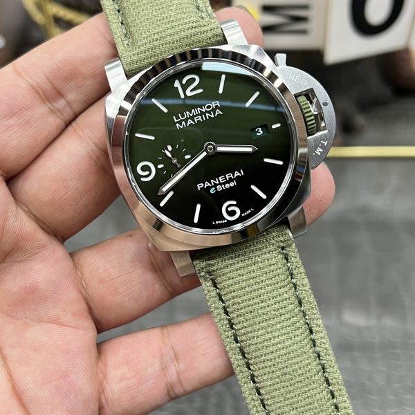 VS Factory Panerai Luminor Marina 44mm “Verde Smeraldo”Emerald Green Vertical Gradient Sandwich Dial… — detail view 5