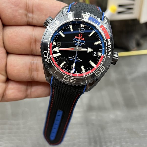 VS Factory Omega Seamaster Planet Ocean 600M GMT “Deep Black” ETNZ Edition 45.5mm (215.92.46.22.01.004) — detail view 4