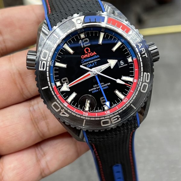 VS Factory Omega Seamaster Planet Ocean 600M GMT “Deep Black” ETNZ Edition 45.5mm (215.92.46.22.01.004) — detail view 3