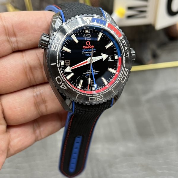 VS Factory Omega Seamaster Planet Ocean 600M GMT “Deep Black” ETNZ Edition 45.5mm (215.92.46.22.01.004) — detail view 2