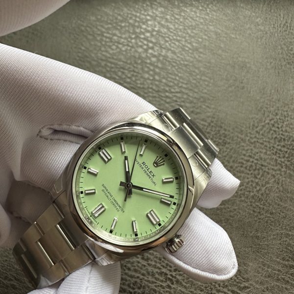 VS Factory Rolex Oyster Perpetual 41mm “Pistachio Green” Dial Smooth Bezel Oyster Bracelet (124300) — detail view 3