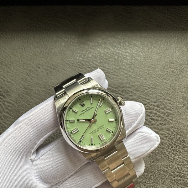 VS Factory Rolex Oyster Perpetual 41mm “Pistachio Green” Dial Smooth Bezel Oyster Bracelet (124300) — detail view 2