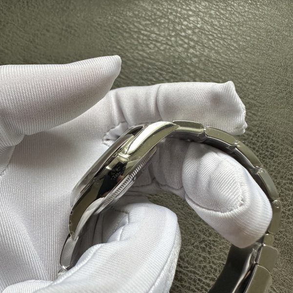 VS Factory Rolex Oyster Perpetual 41mm “Pistachio Green” Dial Smooth Bezel Oyster Bracelet (124300) — detail view 6