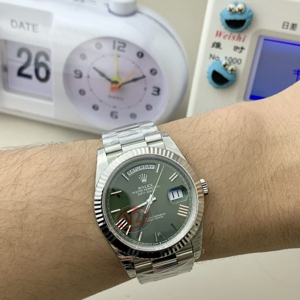VS Factory (V2) Rolex Day-Date 40mm White Gold Olive Green Sunburst Roman Dial Fluted Bezel President… — detail view 3
