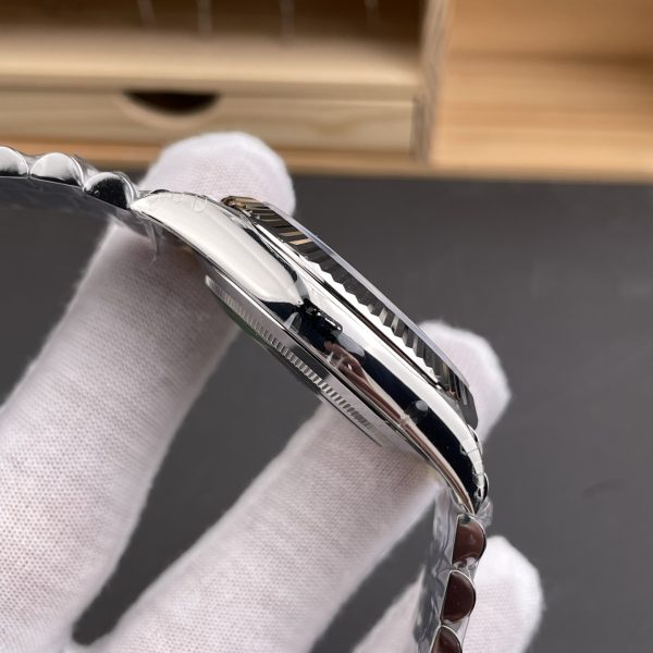 VS Factory (V2) Rolex Day-Date 40mm Blue Sunburst Roman Dial Fluted Bezel President Bracelet (228239) — detail view 4