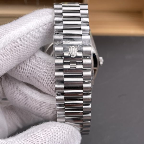 VS Factory (V2) Rolex Day-Date 40mm Blue Sunburst Roman Dial Fluted Bezel President Bracelet (228239) — detail view 7