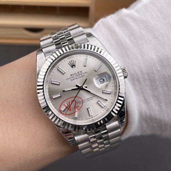 VS Factory (V2) Rolex Datejust 41mm Silver Sunburst Dial Fluted Bezel Jubilee Bracelet (126334) — detail view 4