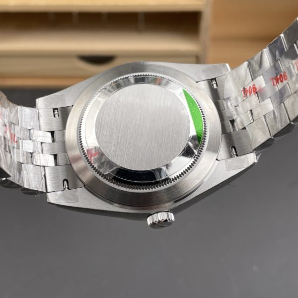 VS Factory (V2) Rolex Datejust 41mm Silver Sunburst Dial Fluted Bezel Jubilee Bracelet (126334) — detail view 10