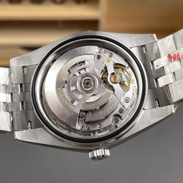 VS Factory (V2) Rolex Datejust 41mm Silver Sunburst Dial Fluted Bezel Jubilee Bracelet (126334) — detail view 5